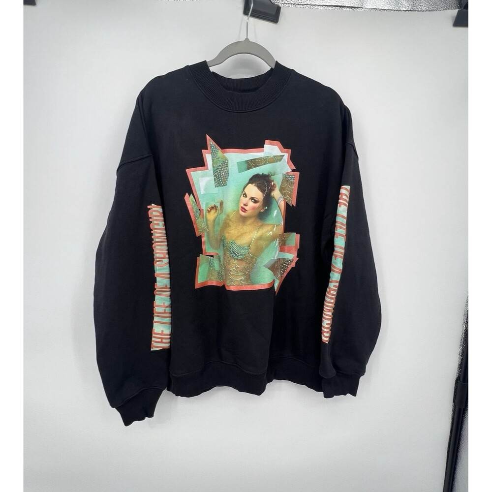 Taylor Swift The Life Of A Showgirl Crewneck Sweatshirt Size L Black  Cozy Flaw